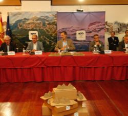 Su Majestad el Rey durante la reunión de trabajo