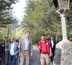 Su Majestad el Rey en un tramo del recorrido de la Senda de Ordesa