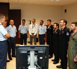 Su Majestad el Rey en el Centro de Instrucción del C-16
