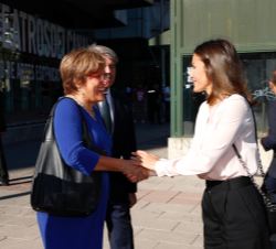 Su Majestad la Reina recibe el saludo de la Secretaria de Estado de Universidades, Investigación, Desarrollo e Innovación, María Ángeles Heras