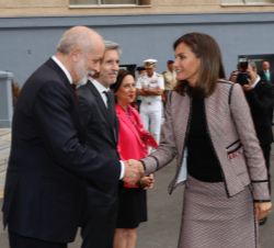 Su Majestad la Reina recibe el saludo del director de la Guardia Civil, Félix Vicente Azón Vilas