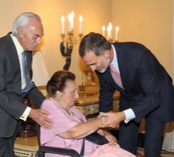 Su Majestad el Rey recibe el saludo de Su Alteza Real la Infanta Doña Margarita