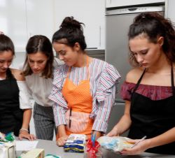 Doña Letizia durante la vista en los talleres del CIFP “Son Llebre”