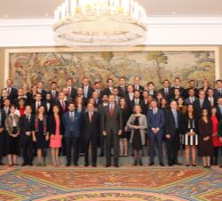 Su Majestad el Rey junto al Grupo “Jóvenes Líderes de Múnich”