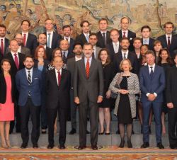 Su Majestad el Rey junto al Grupo “Jóvenes Líderes de Múnich”