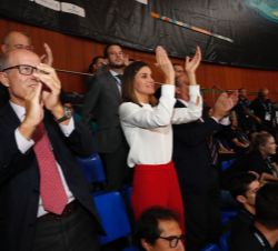 Doña Letizia, al término del partido, celebra el triunfo de la selección española, que se proclamó medalla de bronce del Campeonato