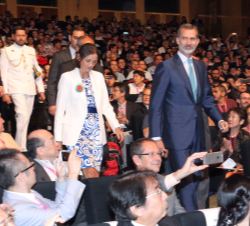 Don Felipe accede al auditorio