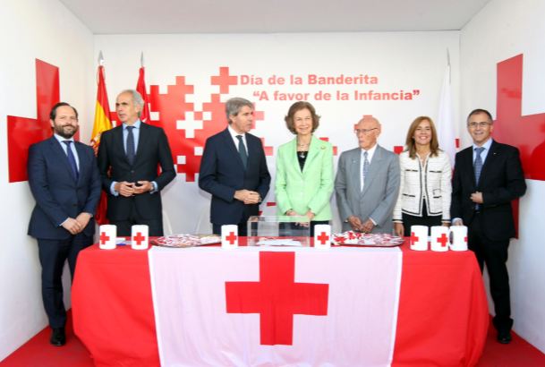 Su Majestad la Reina Doña Sofía en la mesa de cuestación