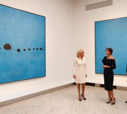 Sus Majestades los Reyes junto a Sus Excelencias el Presidente de la República Francesa, Emmanuel Macron, y la Primera Dama, Brigitte Macron, durante 