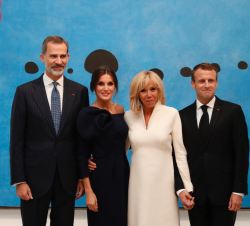 Sus Majestades los Reyes junto a Sus Excelencias el Presidente de la República Francesa, Emmanuel Macron, y la Primera Dama, Brigitte Macron