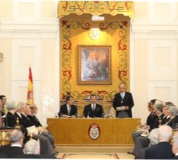 Don Felipe, en la mesa presidencial, durante los diferentes turnos de intervenciones