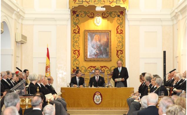 Don Felipe, en la mesa presidencial, durante los diferentes turnos de intervenciones