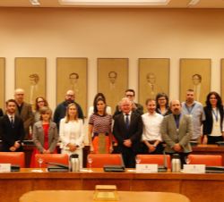 Doña Letizia junto al Comité Pro Salud Mental en Primera Persona de la Confederación Salud Mental España