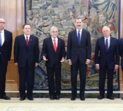 Su Majestad el Rey con Su Excelencia el Presidente de la República de Chile y las delegaciones chilena y española