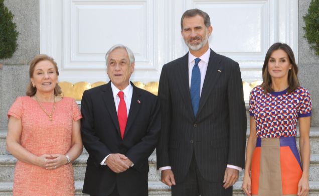 Sus Majestades los Reyes junto a Sus Excelencias el Presidente de la República de Chile, Sebastián Piñera Echenique y la Señora Cecilia Morel Montes