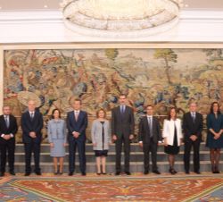 Su Majestad el Rey junto a la junta de Gobierno del Colegio de Registradores de la Propiedad y Mercantiles de España