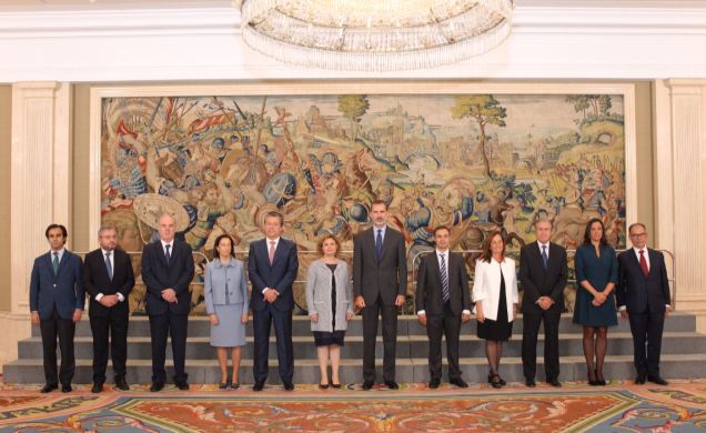 Su Majestad el Rey junto a la junta de Gobierno del Colegio de Registradores de la Propiedad y Mercantiles de España