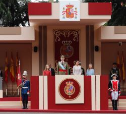 Sus Majestades los Reyes, Su Alteza Real la Princesa de Asturias y Su Alteza Real la Infanta Doña Sofía, en la Tribuna Real 