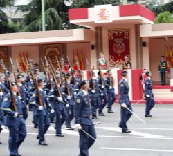 Vista de la Tribuna Real al paso del Escuadrón del Ejército del Aire