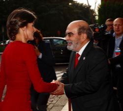 Su Majestad la Reina recibe el saludo del director generral de la FAO, José Graziano Da Silva