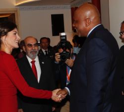 Su Majestad la Reina recibe el saludo de Su Majestad el Rey Letsie III de Lesotho