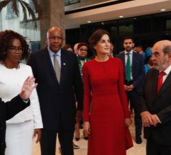 Su Majestad la Reina a su llegada al Atrium