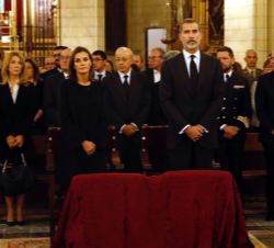 Sus Majestades los Reyes durante la misa funeral por las víctimas de las inundaciones en Mallorca