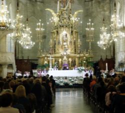 Vista general de la iglesia durante la misa funeral por las víctimas de las inundaciones en Mallorca