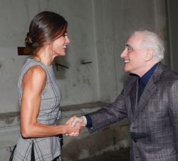 Doña Letizia recibe el saludo del director Martin Scorsese