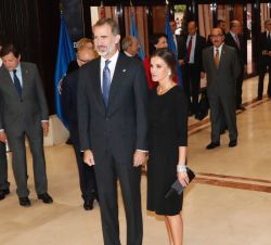 Sus Majestades los Reyes a sus entrada al Palacio de Congresos "Príncipe Felipe"