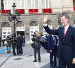 Su Majestad el Rey a su llegada al Teatro Campoamor