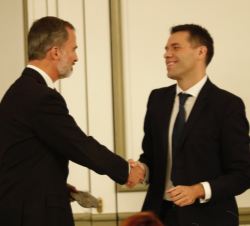 Su Majestad hace entrega del Premio de Periodismo "Francisco Cerecedo" en su edición XXXV a Rubén Amón