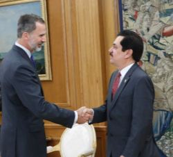 Su Majestad el Rey recibe el saludo del Presidente del Parlamento Centroamericano (PARLACEN) Tony Raful Tejada.