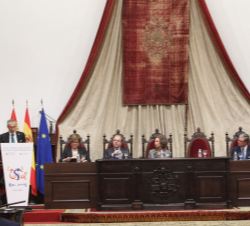 Doña Sofía durante la intervención del rector magnífico de la Universidad de Salamanca