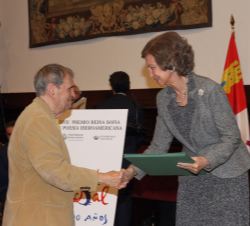 Doña Sofía hace entrega del Premio Reina Sofía de Poesía Iberoamericana a Rafael Cadenas