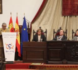 Doña Sofía durante las palabras de Rafael Cadenas