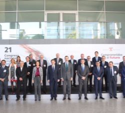 Su Majestad el Rey junto a la Junta Directiva del Instituto de la Empresa Familiar