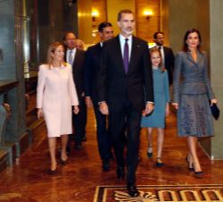 Sus Majestades los Reyes a su llegada al Instituto Cerventes
