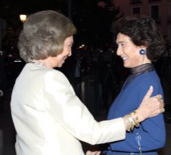 Su Majestad la Reina Doña Sofía recibe el saludo de la presidenta de la Fundación Albéniz, Paloma O’Shea