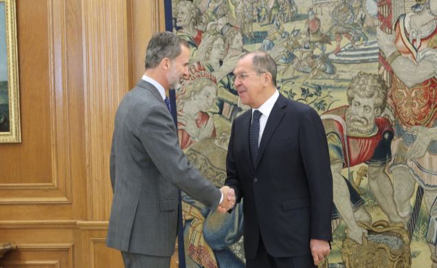 Su Majestad el Rey recibe el saludo del ministro de Asuntos Exteriores de la Federación de Rusia, Serguéi Victoróvich Lavrov