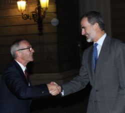 Su Majestad el Rey recibe el saludo del ministro de Cultura y Deporte, José Guirao