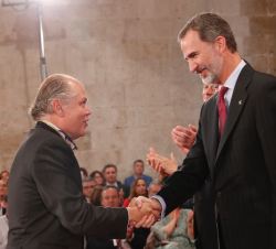 Su Majestad el Rey entrega la medalla a Enrique Silla Vidal, Emprendedor