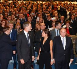 Sus Majestades los Reyes en la Sala Sinfónica del Palau de les Arts, momentos antes del comienzo del acto