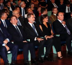 Sus Majestades los Reyes en la primera fila de asientos de la Sala Sinfónica del Palau de les Arts