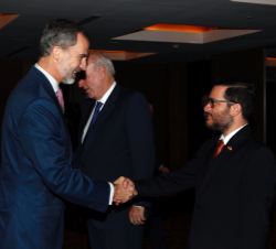 Su Majestad el Rey recibe el saludo del viceministro de Comercio de la República del Perú, Edgar Vásquez