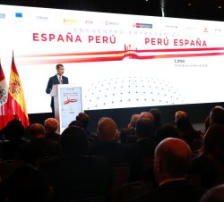 Su Majestad el Rey durante su intervención en el Foro Económico Empresarial