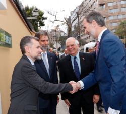 Su Majestad el Rey recibe el saludo del coordinador general de Cooperación AECID-OTC, José Luis Pimentel