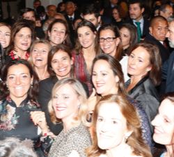 Doña Letizia durante la recepción en la Residencia del Embajador de España