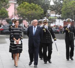 Su Majestad la Reina durante la ceremonia de bienvenida