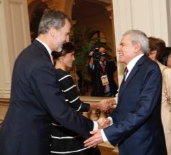 Sus Majestades los Reyes son recibidos por el alcalde metropolitano de Lima, Luis Castañeda